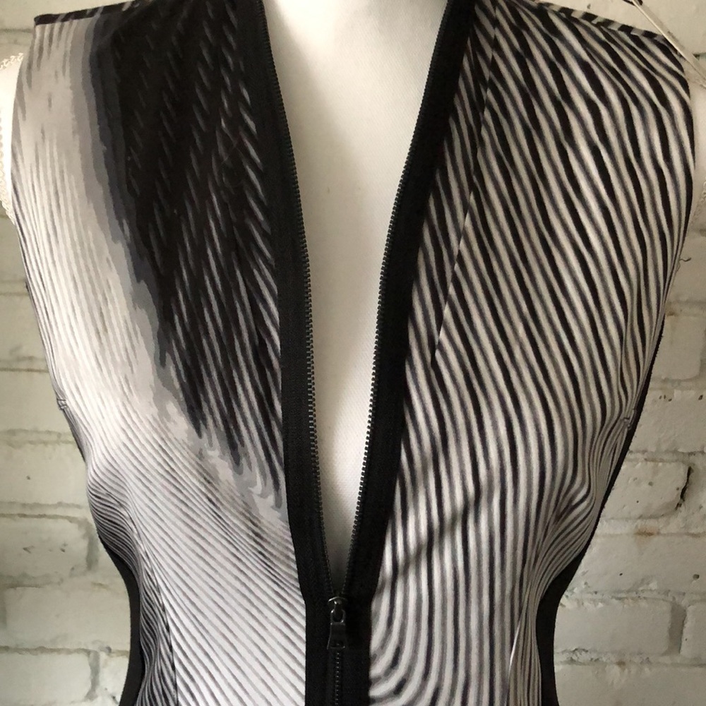 Dress - Picture 7 of 7